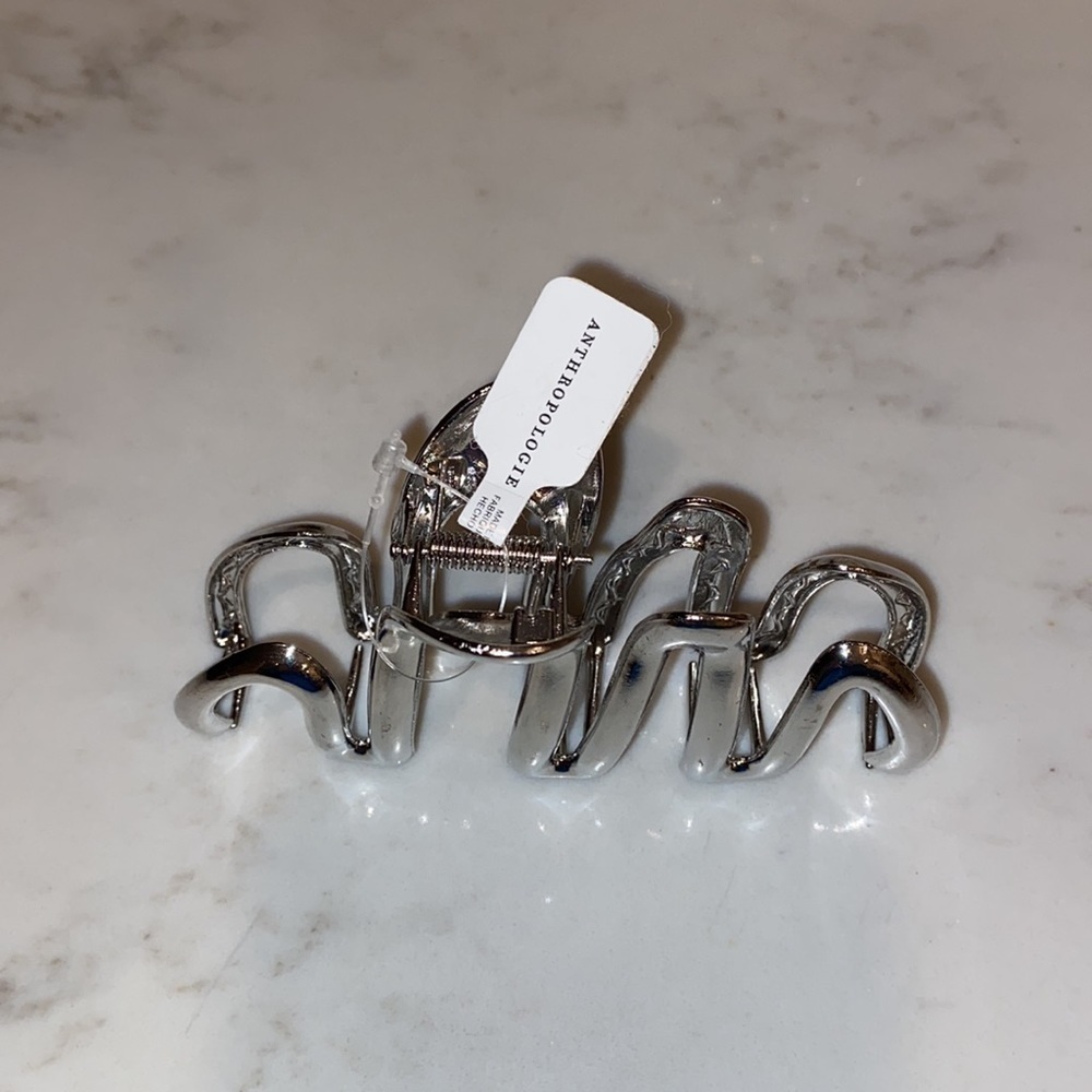 Anthropologie Squiggle Hair
Claw Clip In Silver new - Picture 3 of 3